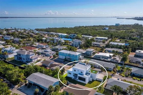 635 Jungle Queen Way Longboat Key FL 34228