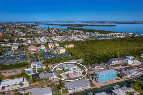 635 Jungle Queen Way Longboat Key FL 34228