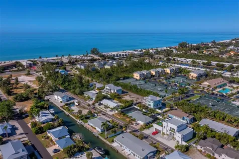 635 Jungle Queen Way Longboat Key FL 34228