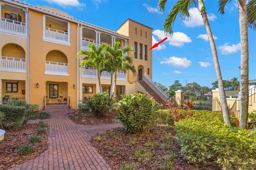 210 22nd Avenue NE St Petersburg FL 33704
