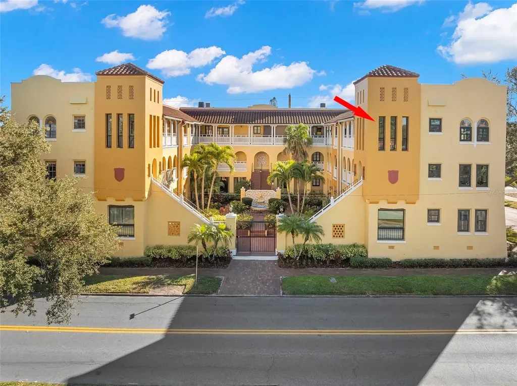 210 22nd Avenue NE St Petersburg FL 33704