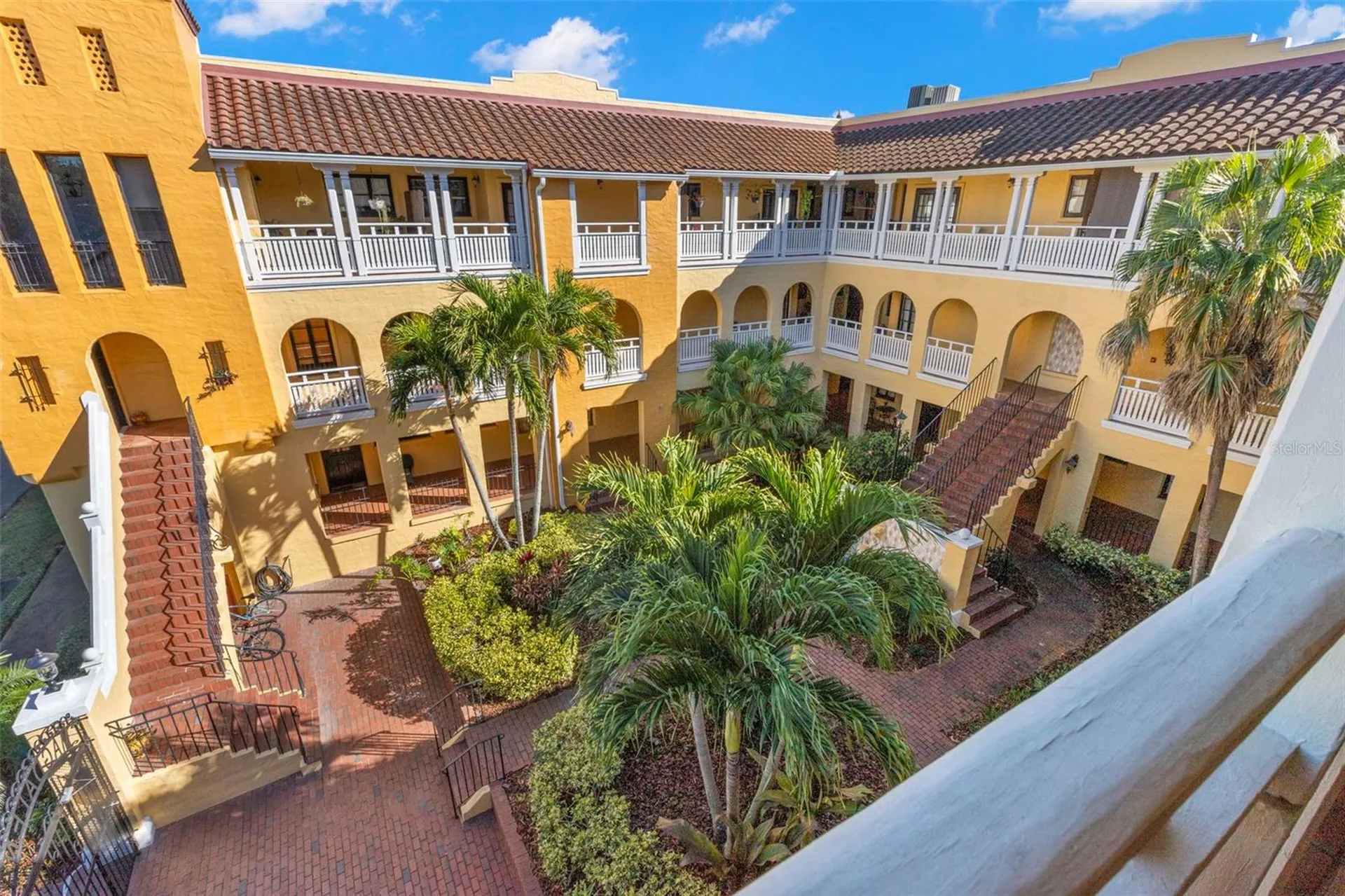210 22nd Avenue NE St Petersburg FL 33704
