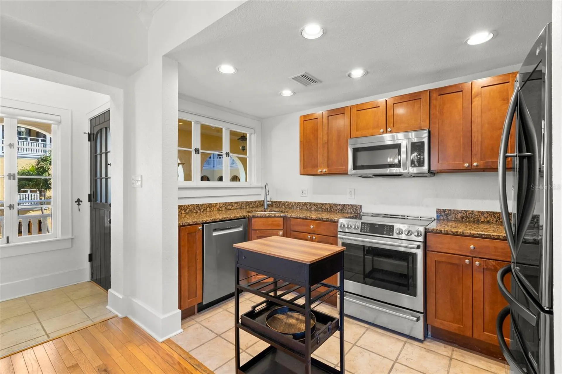 210 22nd Avenue NE St Petersburg FL 33704