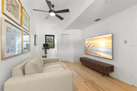210 22nd Avenue NE St Petersburg FL 33704