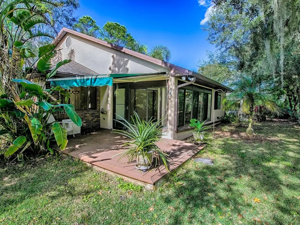 104 Waterwood Drive Yalaha FL 34797