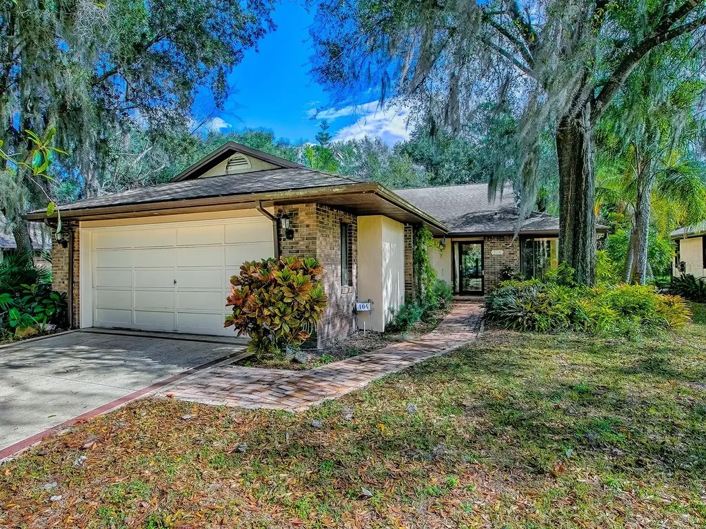 104 Waterwood Drive Yalaha FL 34797