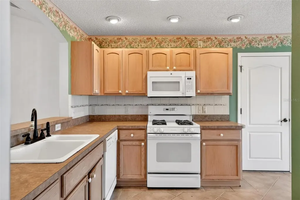 1305 La Estrellita Way The Villages FL 32162
