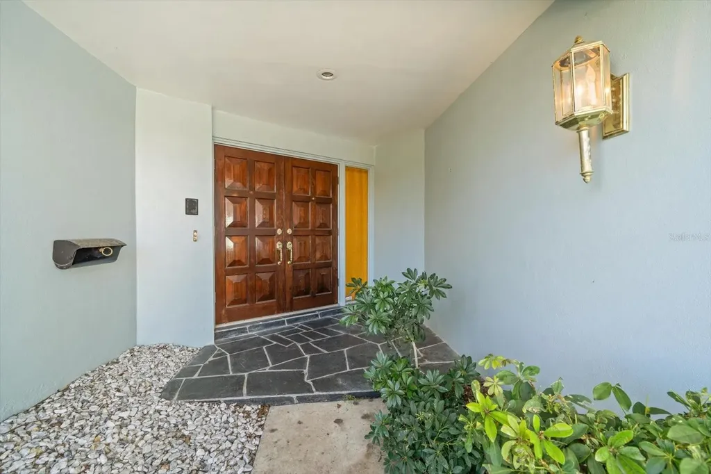878 Harbor Island Clearwater Beach FL 33767