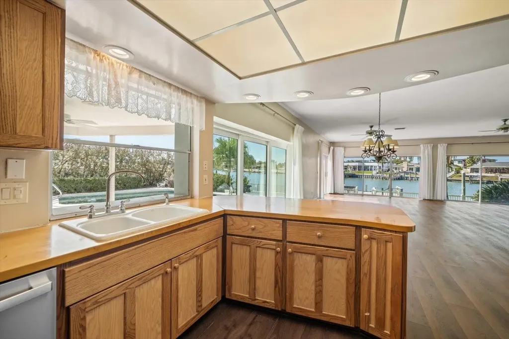 878 Harbor Island Clearwater Beach FL 33767