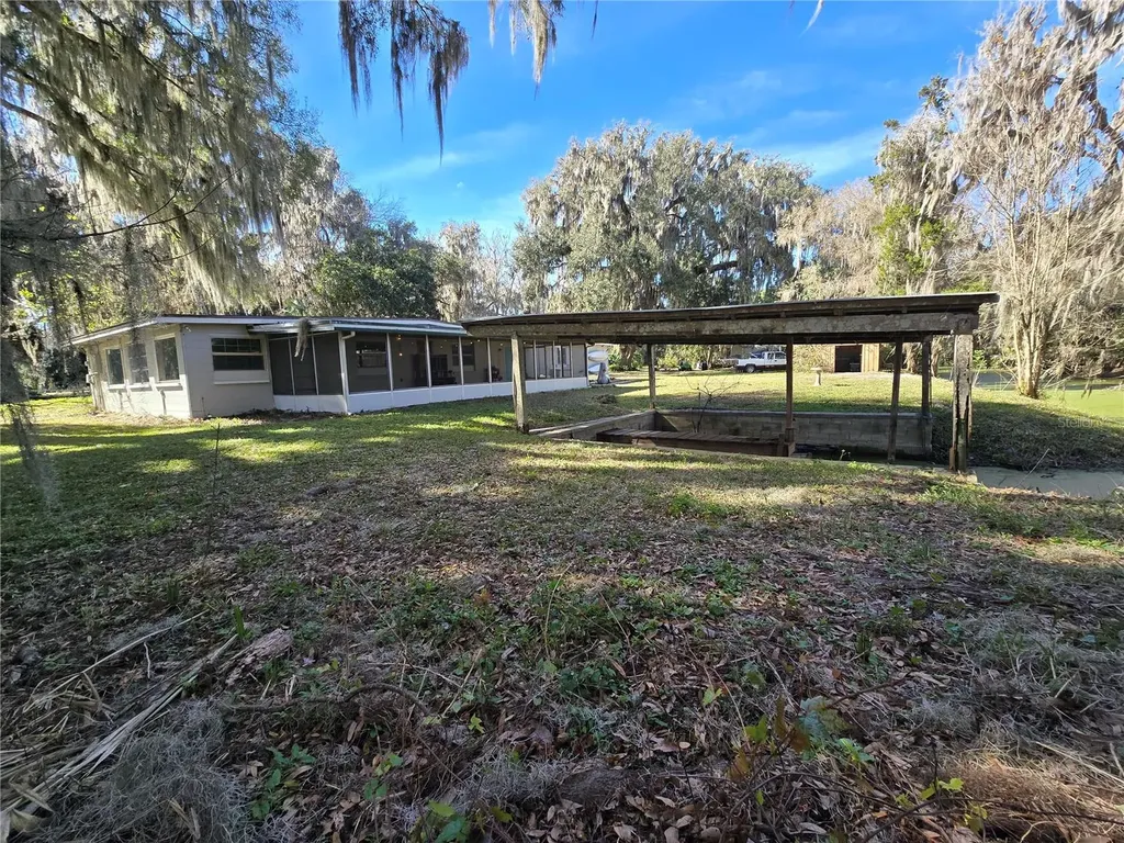 2346 Cr 401 Lake Panasoffkee FL 33538