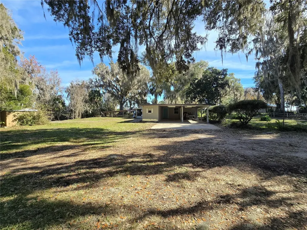 2346 Cr 401 Lake Panasoffkee FL 33538