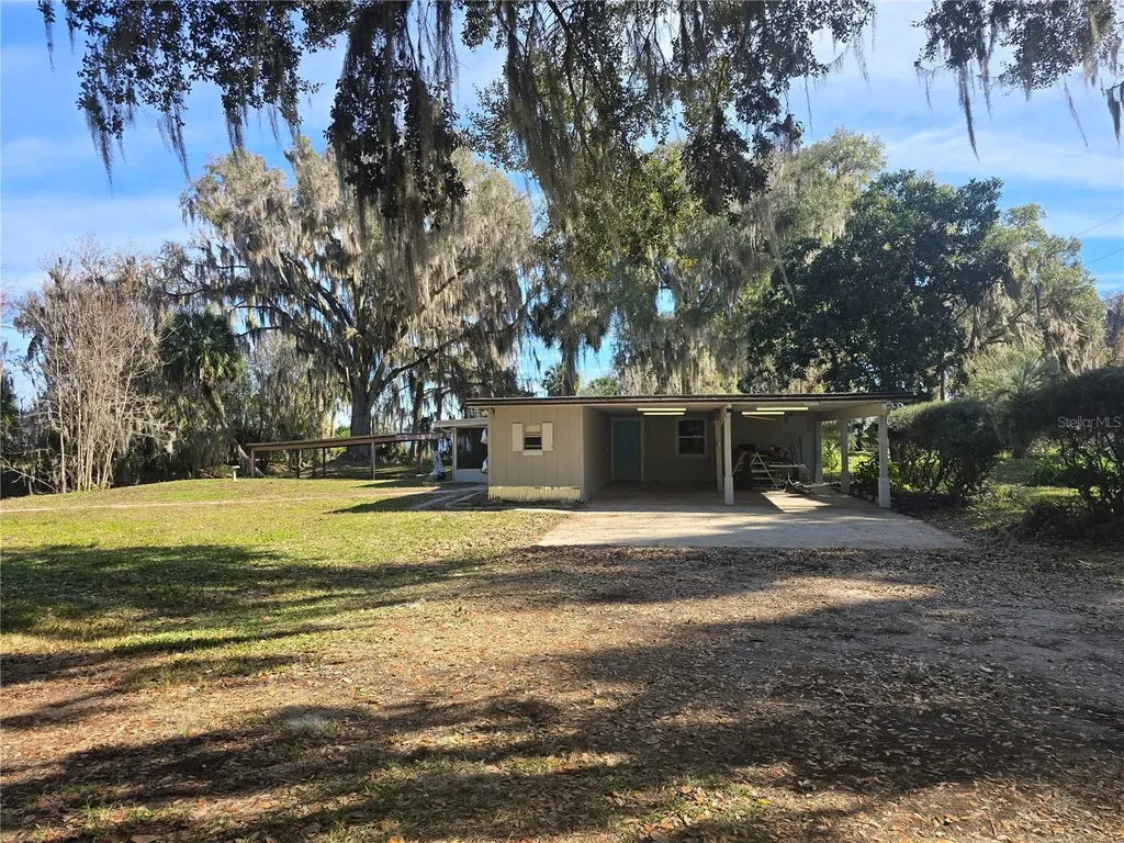2346 Cr 401 Lake Panasoffkee FL 33538
