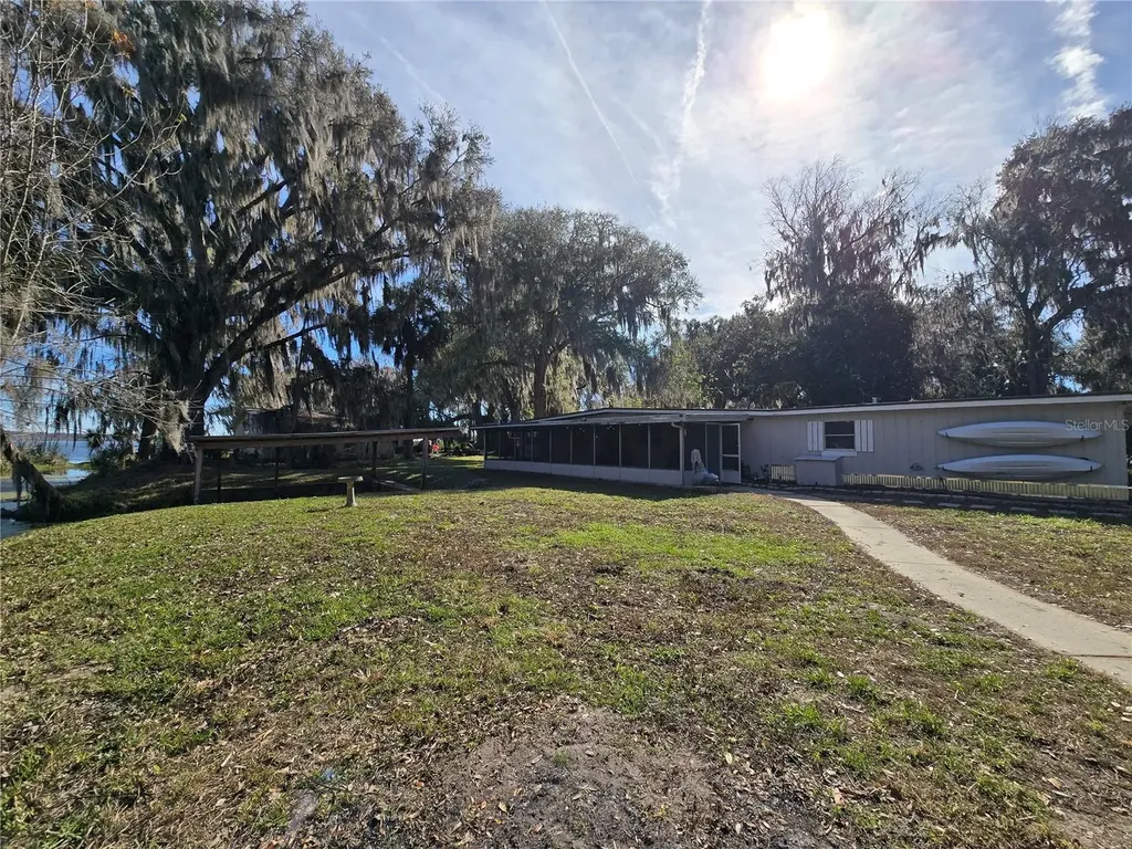 2346 Cr 401 Lake Panasoffkee FL 33538