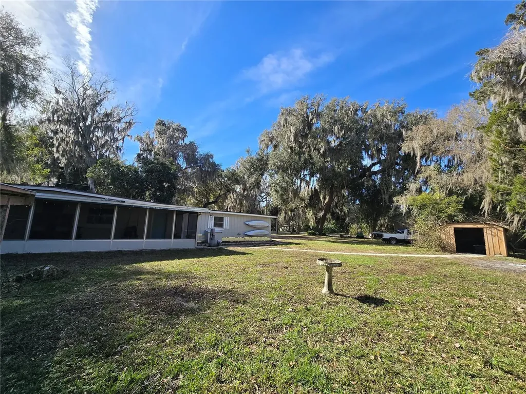 2346 Cr 401 Lake Panasoffkee FL 33538
