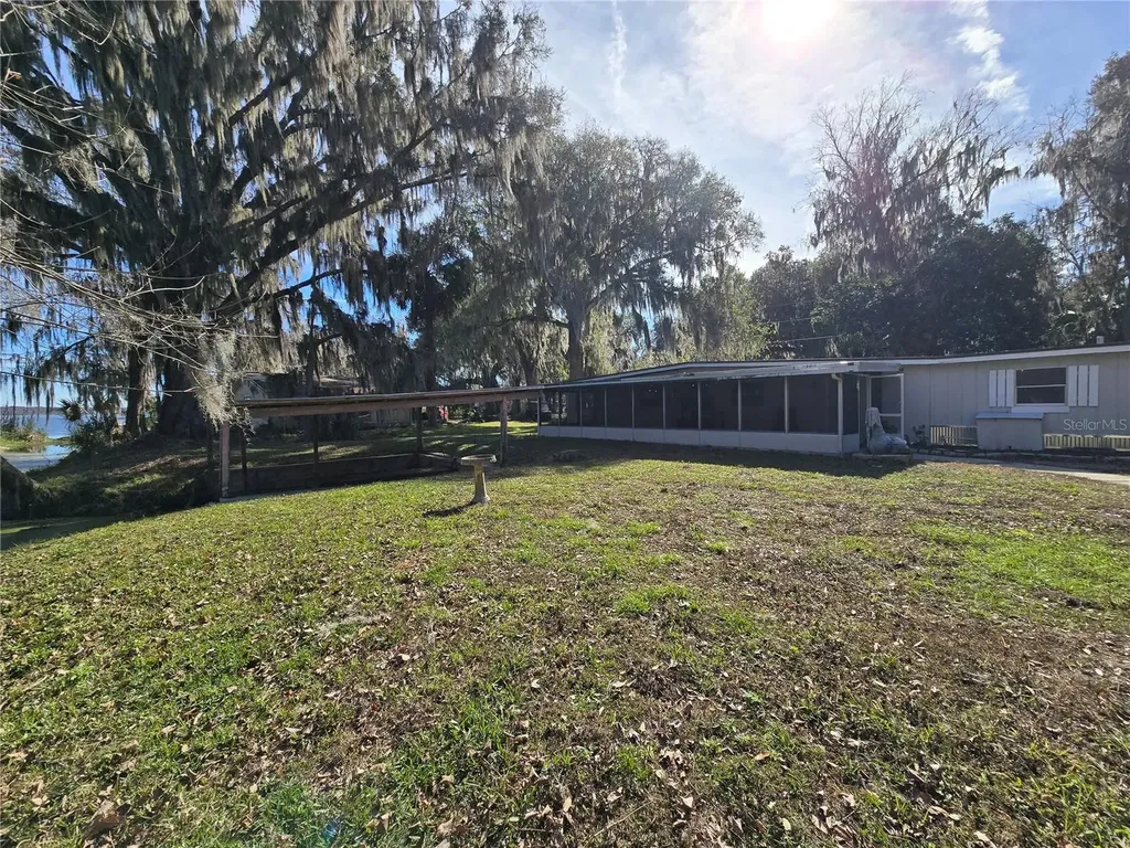 2346 Cr 401 Lake Panasoffkee FL 33538