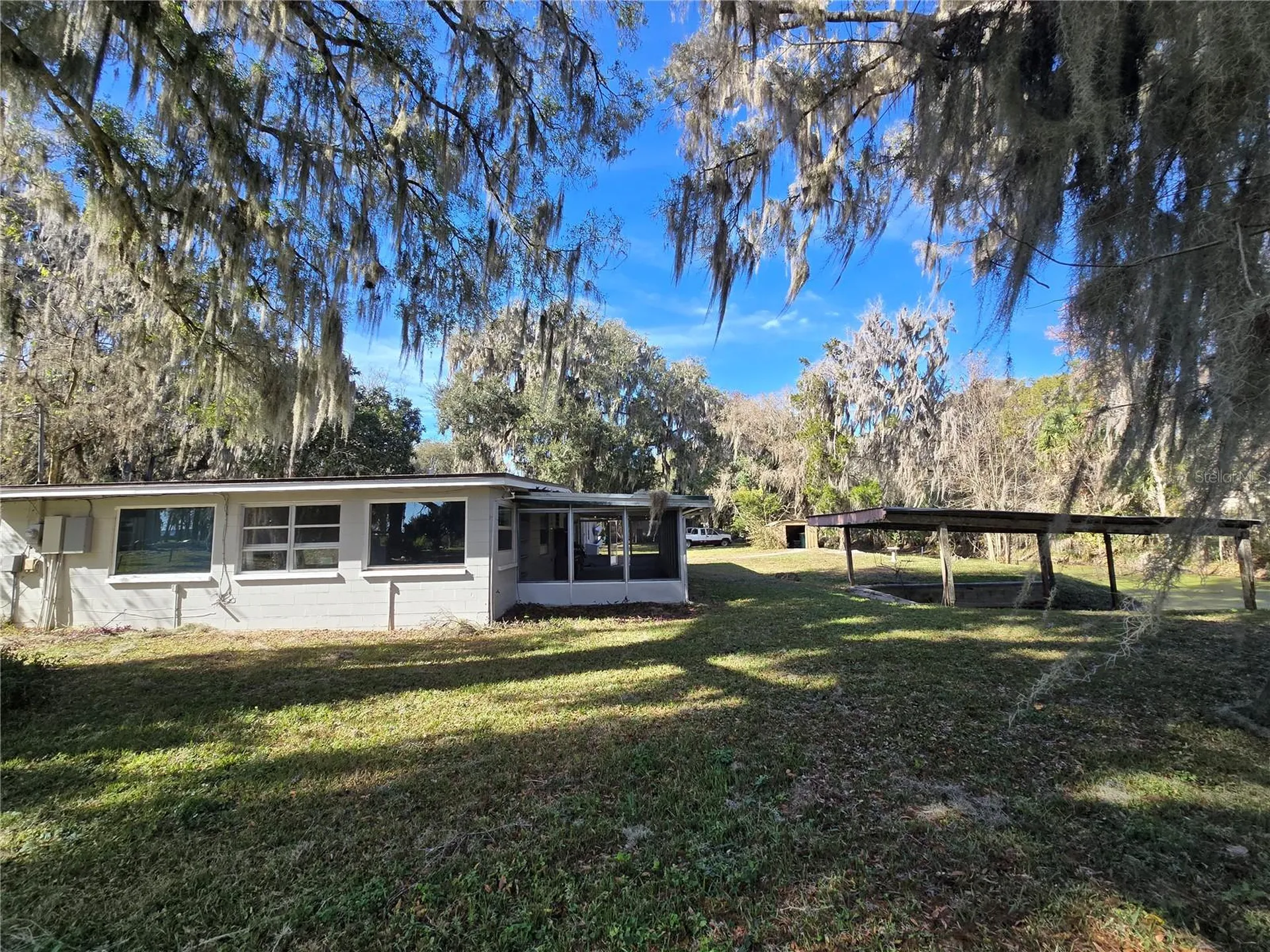 2346 Cr 401 Lake Panasoffkee FL 33538