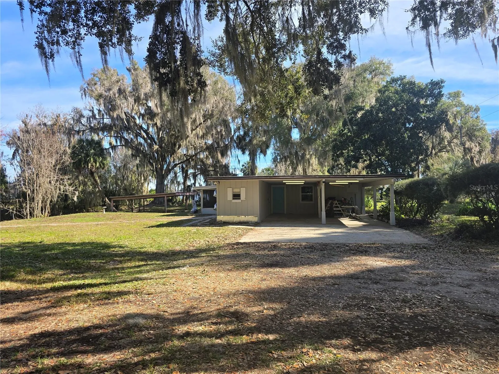 2346 Cr 401 Lake Panasoffkee FL 33538
