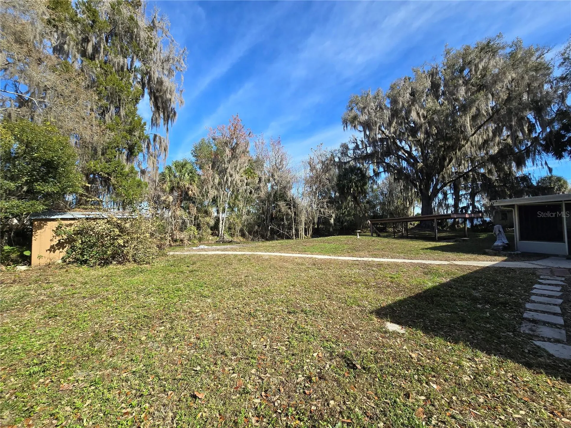 2346 Cr 401 Lake Panasoffkee FL 33538