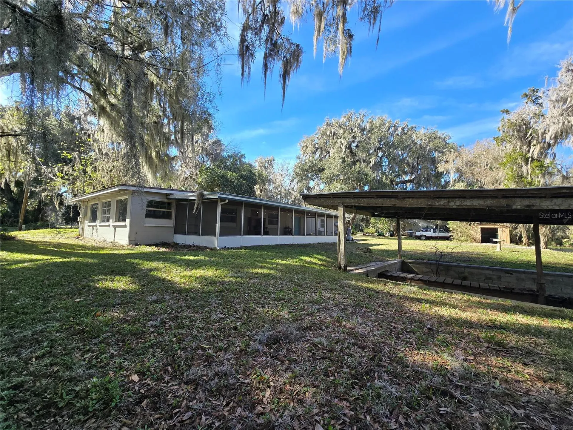 2346 Cr 401 Lake Panasoffkee FL 33538