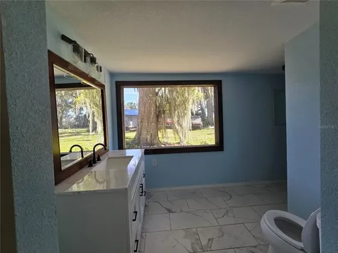 2346 Cr 401 Lake Panasoffkee FL 33538