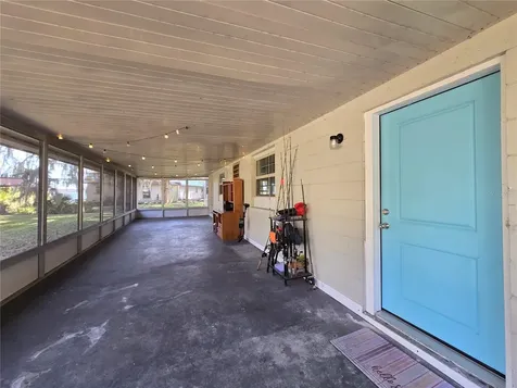 2346 Cr 401 Lake Panasoffkee FL 33538