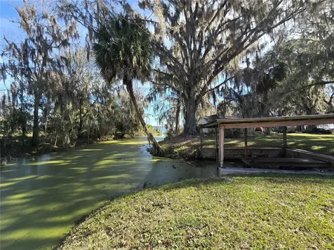 2346 Cr 401 Lake Panasoffkee FL 33538