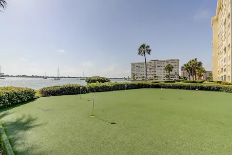 4775 Cove Circle St Petersburg FL 33708