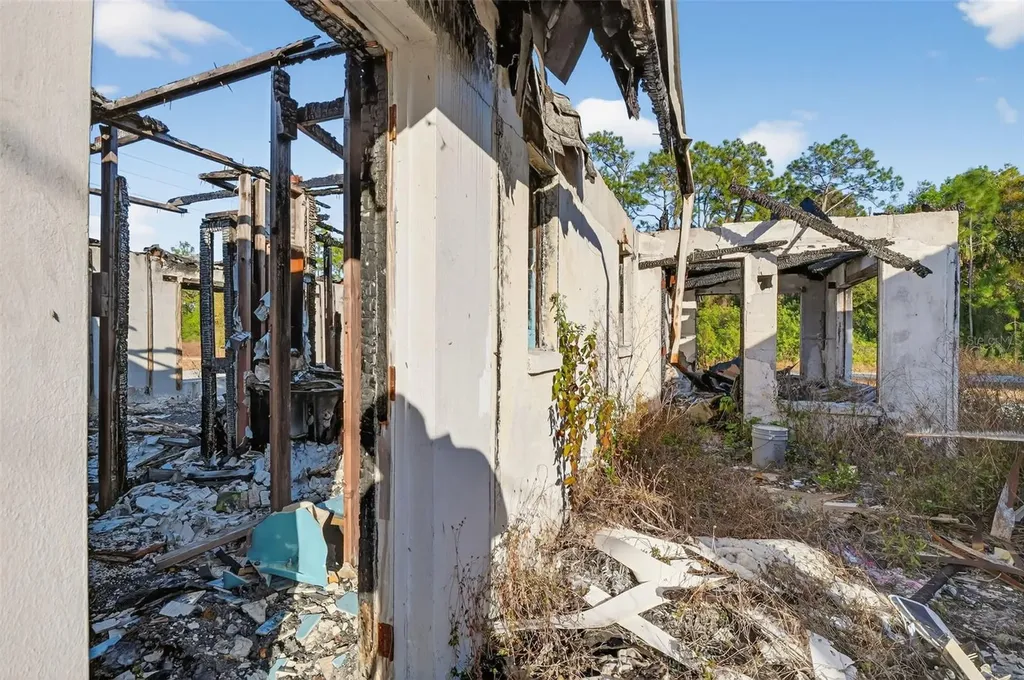 2706 E 15th Street Lehigh Acres FL 33972