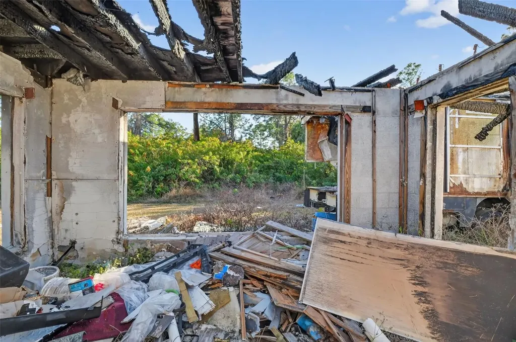 2706 E 15th Street Lehigh Acres FL 33972