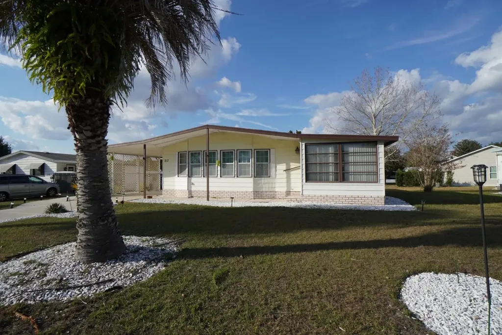 717 Royal Palm Avenue Lady Lake FL 32159