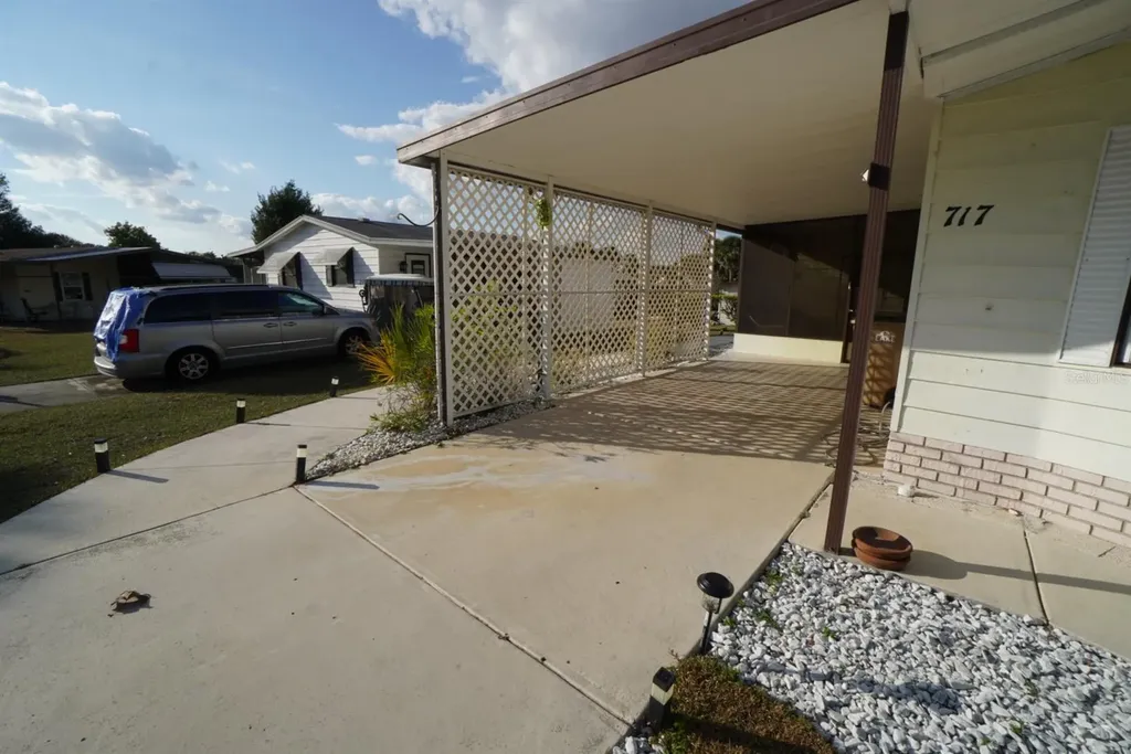 717 Royal Palm Avenue Lady Lake FL 32159