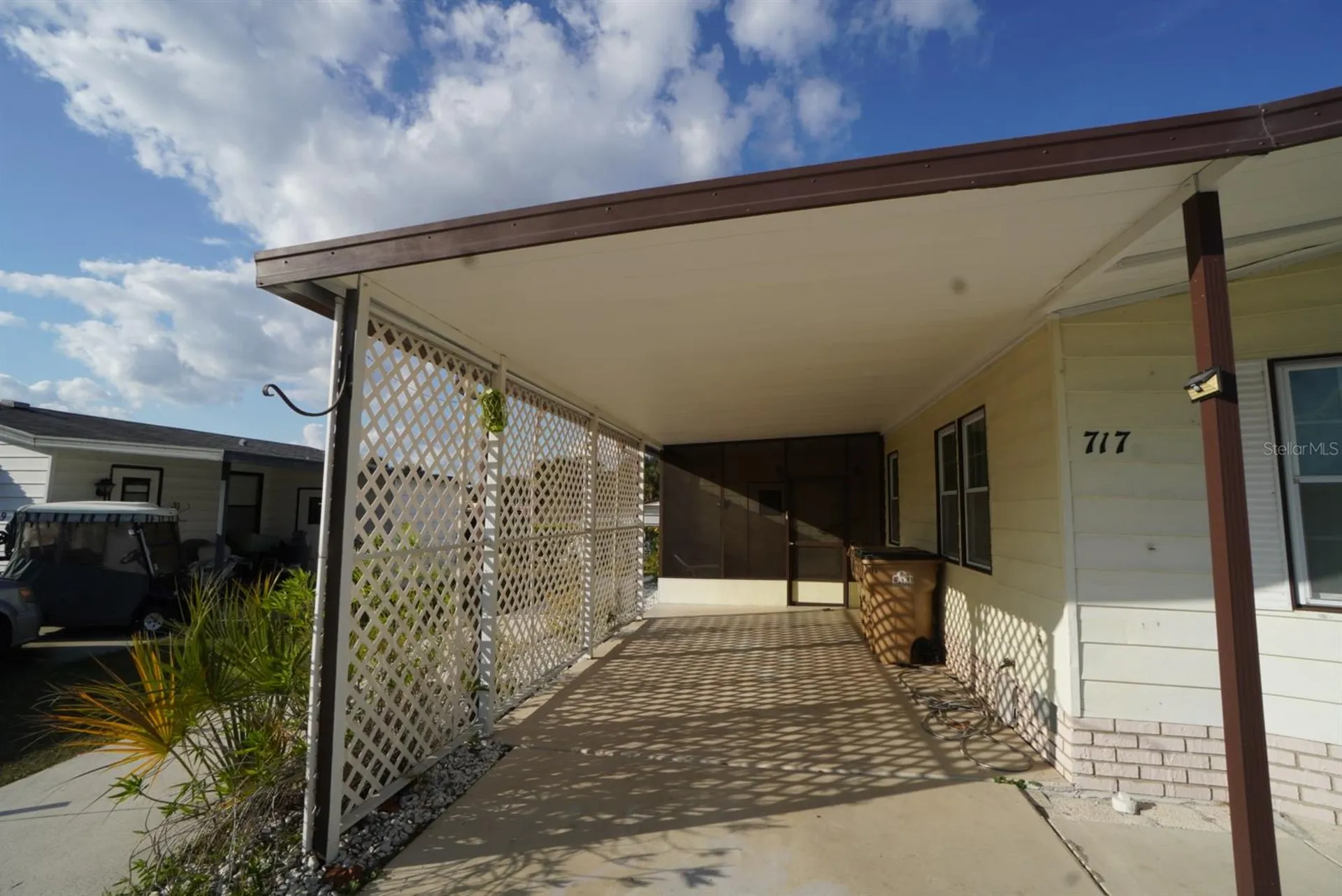 717 Royal Palm Avenue Lady Lake FL 32159