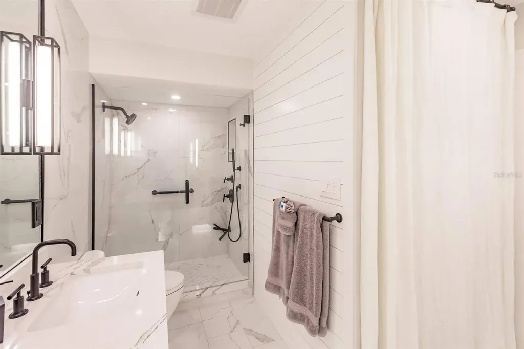 1055 W Peppertree Drive Sarasota FL 34242