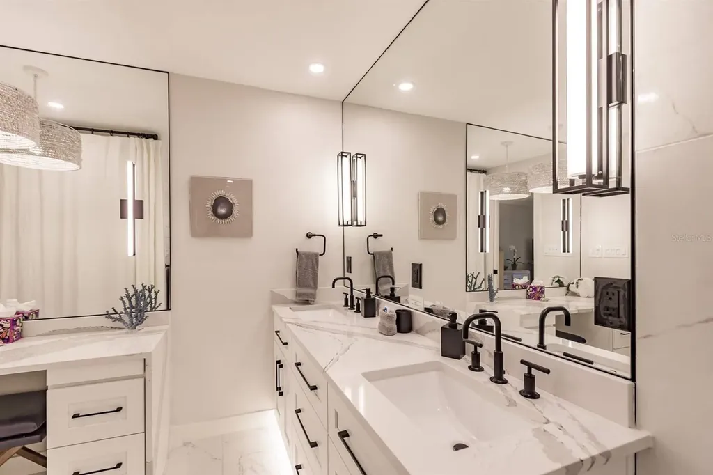 1055 W Peppertree Drive Sarasota FL 34242