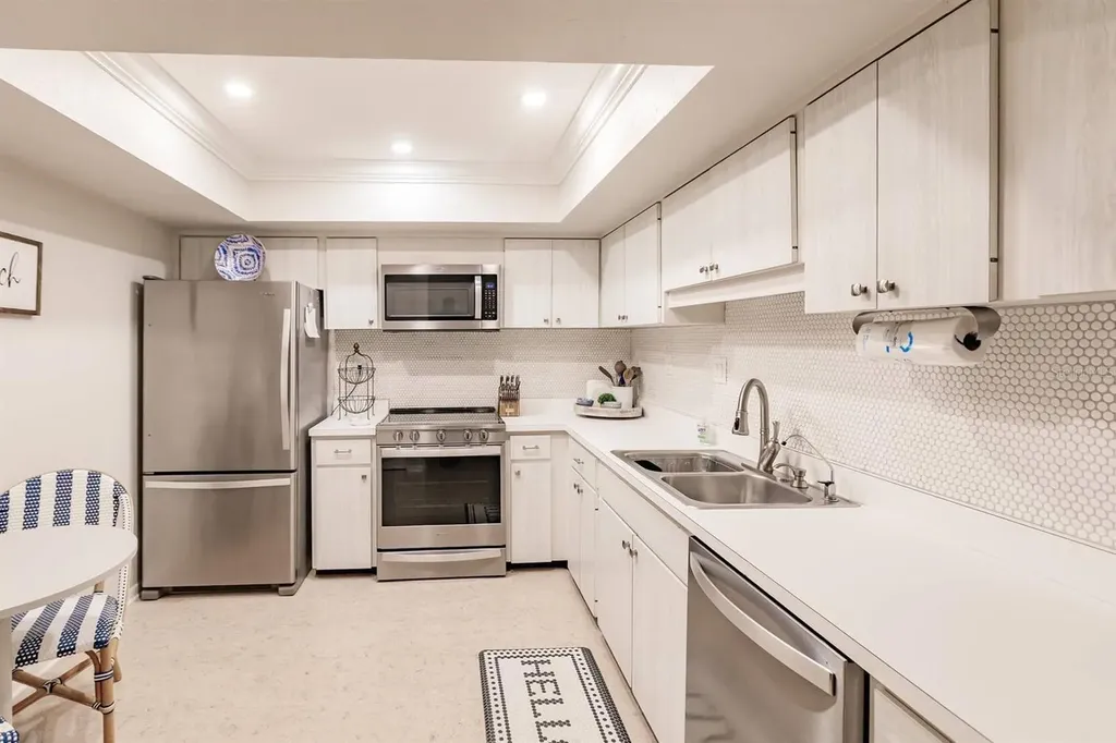 1055 W Peppertree Drive Sarasota FL 34242