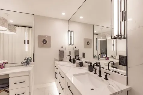 1055 W Peppertree Drive Sarasota FL 34242