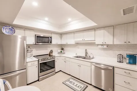 1055 W Peppertree Drive Sarasota FL 34242