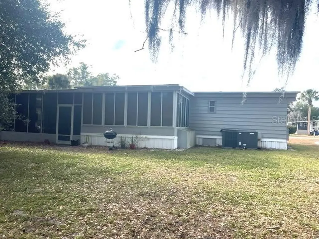 19 Bobcat Trail Wildwood FL 34785