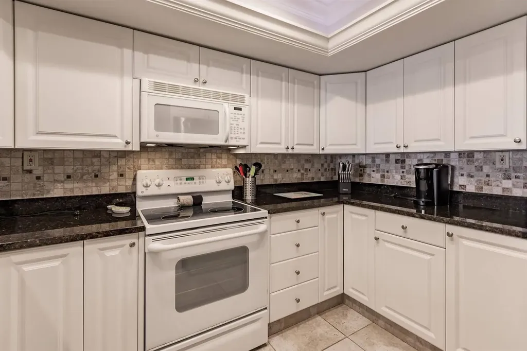 1125 W Peppertree Drive Sarasota FL 34242