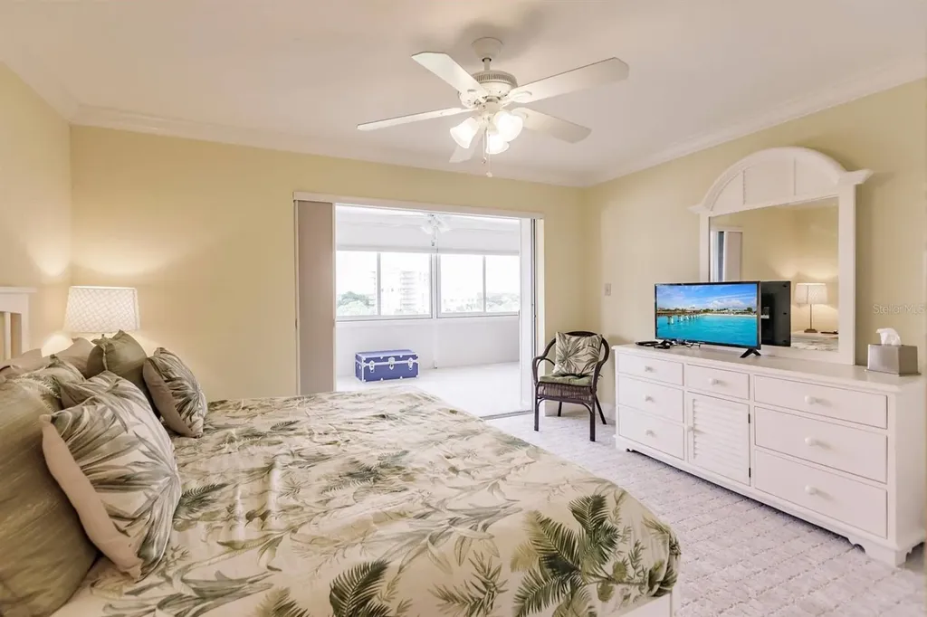 1125 W Peppertree Drive Sarasota FL 34242