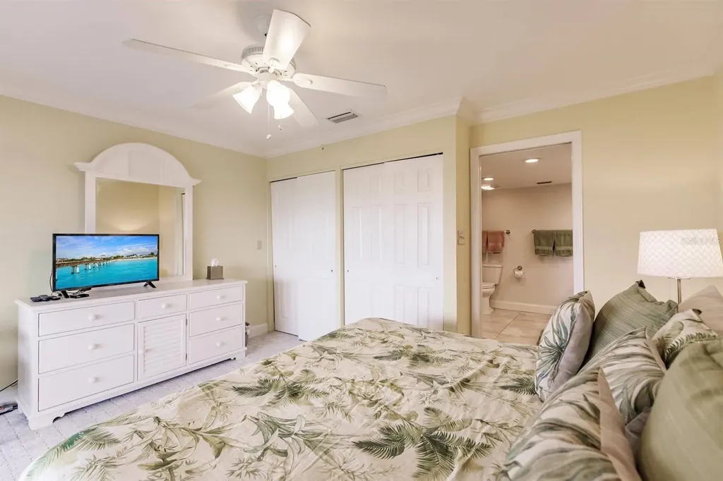 1125 W Peppertree Drive Sarasota FL 34242