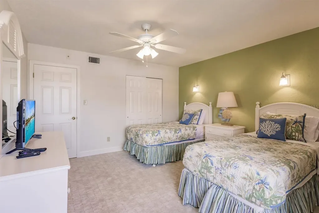 1125 W Peppertree Drive Sarasota FL 34242
