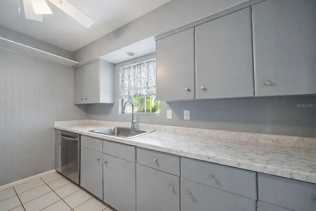 2534 Waneta Drive Sarasota FL 34231