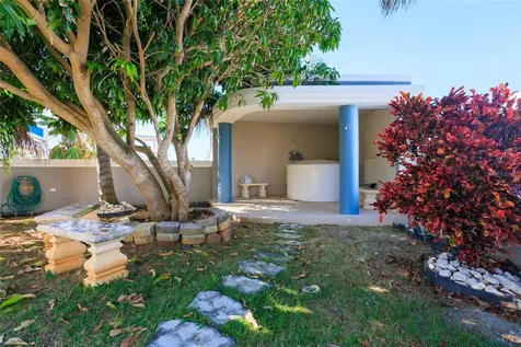 10 Urb Mirador Del Cielo Isabela PR 00662