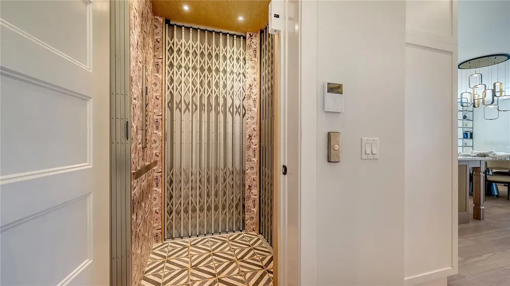 5263 Avenida De Cortez Sarasota FL 34242