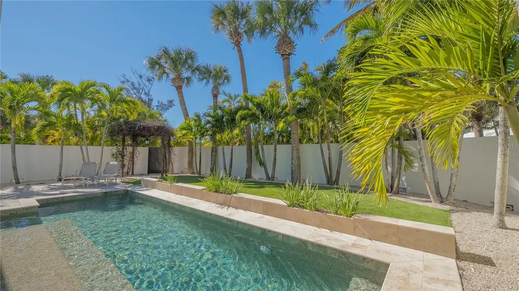 5263 Avenida De Cortez Sarasota FL 34242