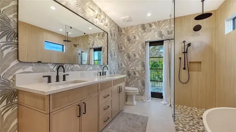 5263 Avenida De Cortez Sarasota FL 34242