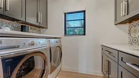 5263 Avenida De Cortez Sarasota FL 34242