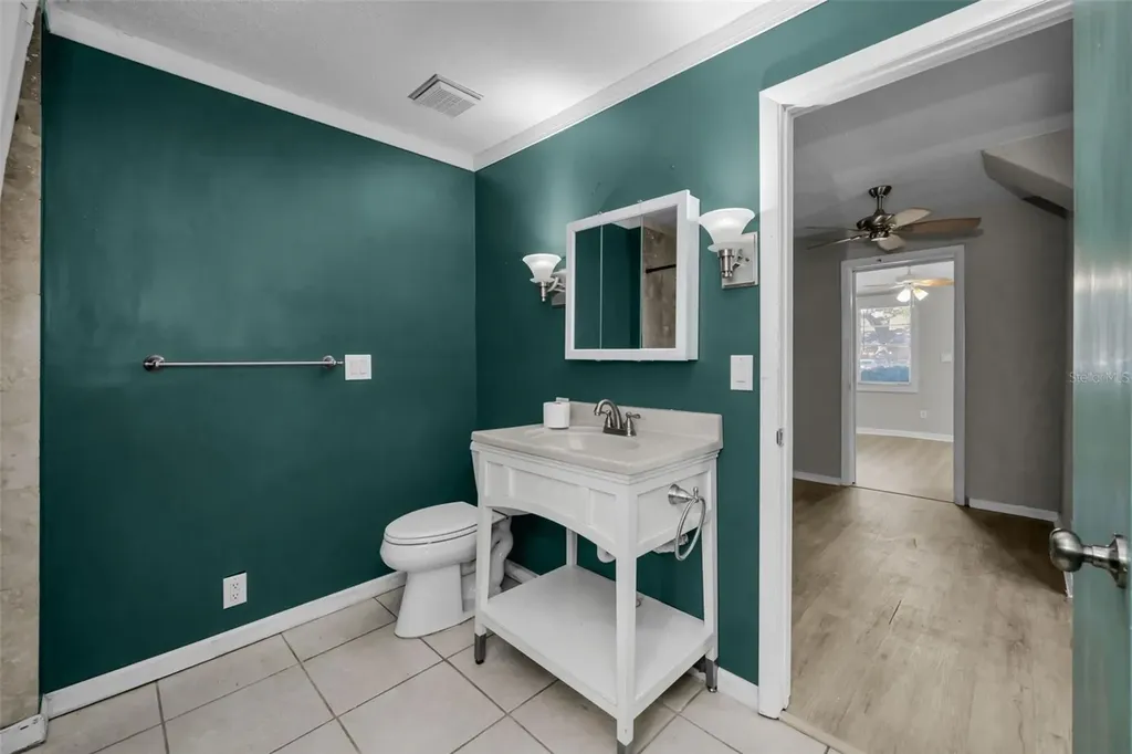 1122 E Oakwood Street Tarpon Springs FL 34689