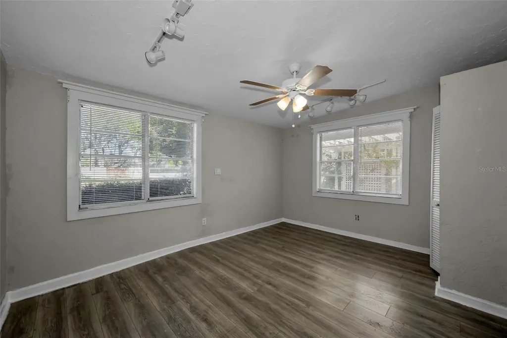 1122 E Oakwood Street Tarpon Springs FL 34689